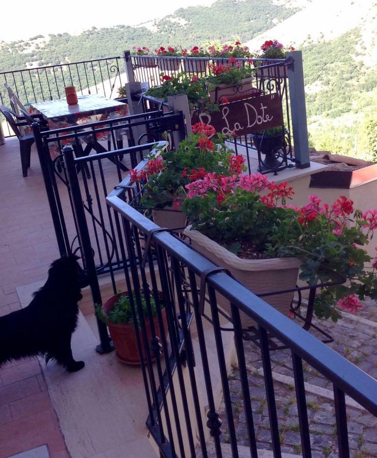 La Dote Acomodação com café da manhã Santo Stefano Di Sessanio Exterior foto